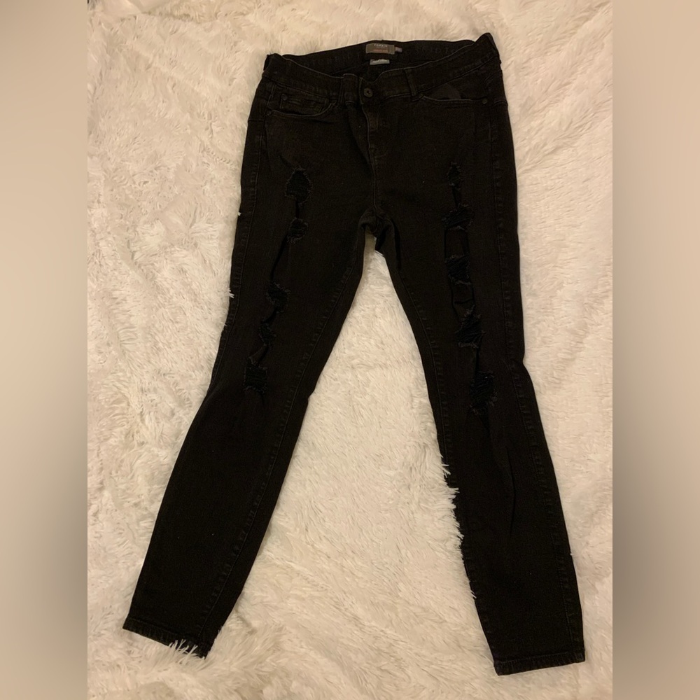 Black Torrid premium  bombshell skinny jeans 18R distressed